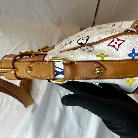 Louis Vuitton handbag - Picture 9 of 11